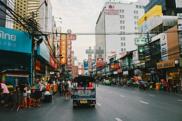 Comment explorer les marchés de rue en Thaïlande sans se perdre?