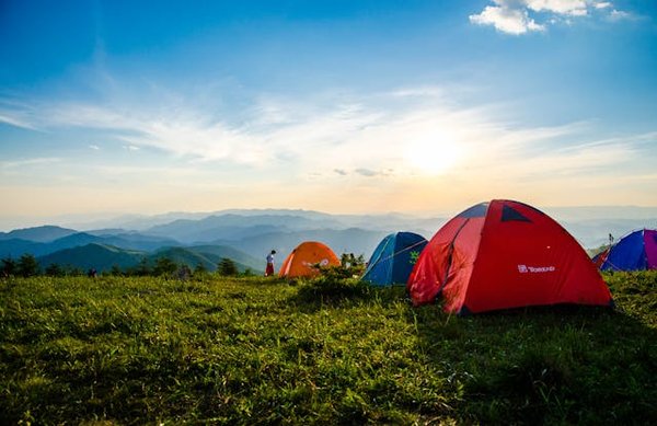 Comment choisir un réchaud de camping adapté pour une expédition en haute montagne ?